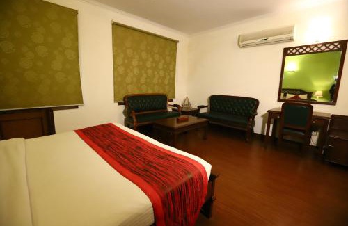 Safdarjung Enclave Hotel | Hotel Ambica Palace AIIMS New Delhi - Couple Friendly Local ID Accepted