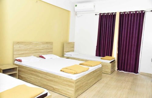 Ghodegaon Hotel | Hotel Amit Palace