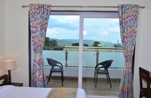 Bhilar Hotel | Hotel Amora Premium