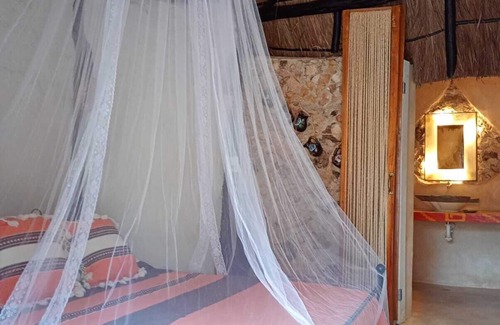 Izamal Hotel | Hotel and Museum Aldea Maya Toktli Orígenes - Casa Maya Melipona -Alberca+Starlink