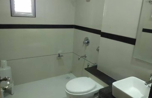 GIDC Hotel | Hotel Apex Inn