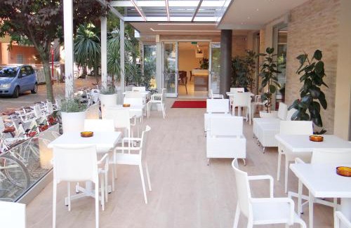 Misano Adriatico Hotel | Hotel Aquila D'Oro