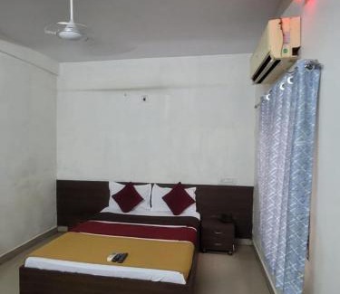 Veraval Hotel | Hotel ARADHANA