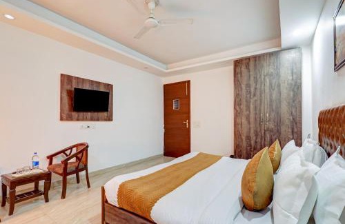Chhatarpur Bed & Breakfast | Hotel Aron By The Premium Villa