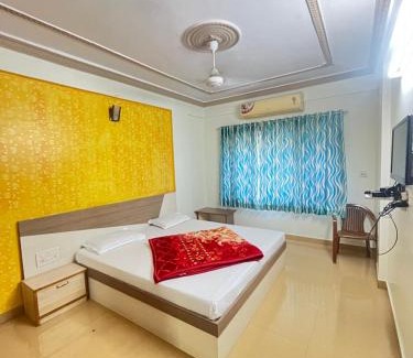 Nathdwara Hotel | Hotel Ashutosh I 300mtr from shreenathji temple I 966o9o1oo6