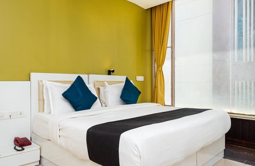 Malad West Hotel | Hotel Aura - Near Malad Link Road