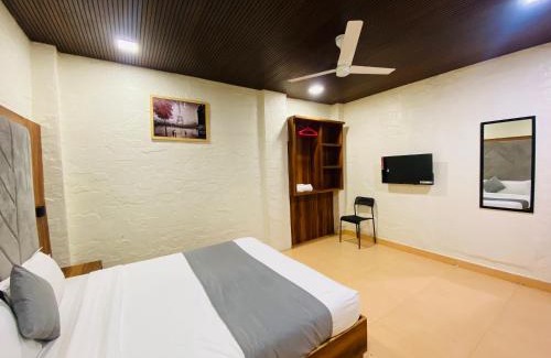 Versova Hotel | Hotel AVK-Near Kokilaben Hospital & Versova Beach- Rooms with Kitchen