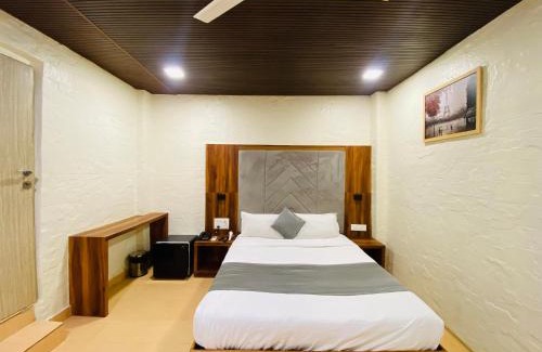 Versova Hotel | Hotel AVK-Near Kokilaben Hospital & Versova Beach- Rooms with Kitchen