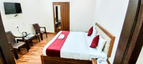 Safdarjung Enclave Hotel | Hotel B Stays Near AIIMS Hospital