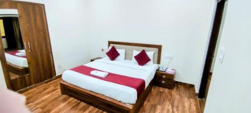 Safdarjung Enclave Hotel | Hotel B Stays Near AIIMS Hospital