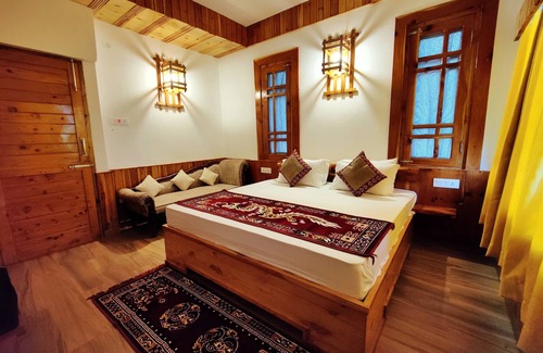 Theog Hotel | Hotel Basa Palace By GRB