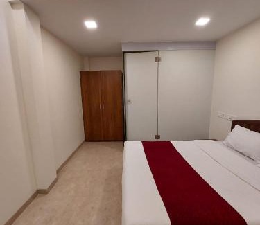 Airport Area Hotel | Hotel Beach Crown Juhu