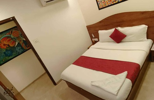Juhu Hotel | hotel beach crown juhu