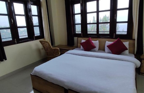 Sanjauli Hotel | Hotel Blue Mountain