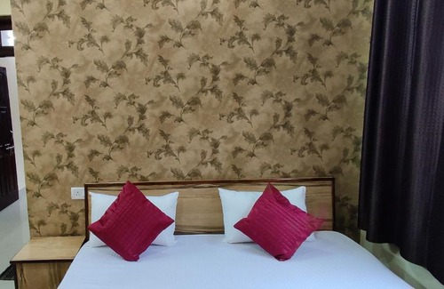 Sanjauli Hotel | Hotel Blue Mountain