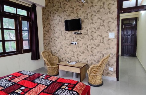 Sanjauli Hotel | Hotel Blue Mountain