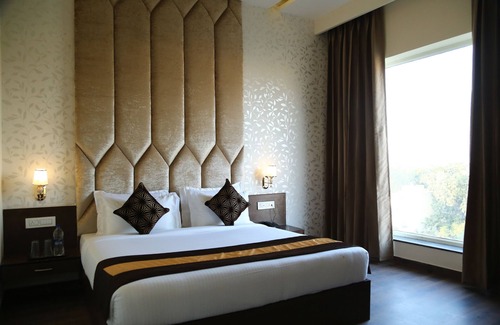 Dera Bassi Hotel | Hotel Blue Sapphire