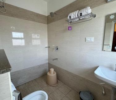 Gandhipuram Hotel | Hotel BR Grand