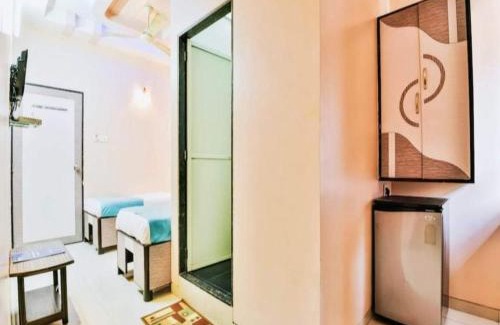 Wellington Pier Hotel | Hotel Broadway Colaba