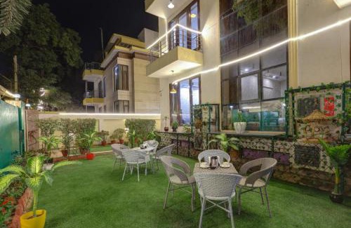 Sector 29 Hotel | Hotel Bstays Iffco Metro, Near Fortis Hospital -Gurugram