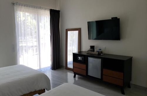 La Laguna Hotel | Hotel CaLu 21 en La Laguna, Santa María del Oro