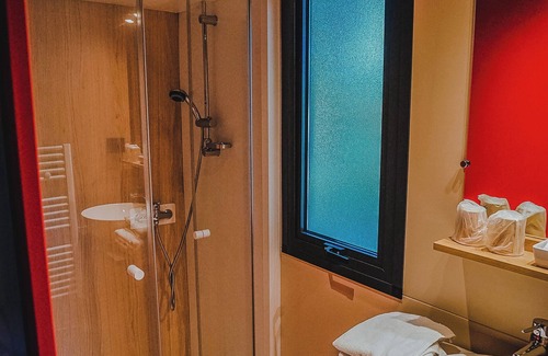 Coulandon Hotel | Hotel Chalet Montegut