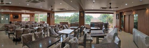 Bhimunipatnam Hotel | Hotel Chandana Square