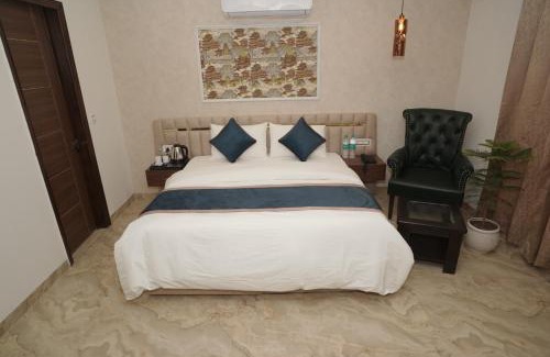 Kharar Hotel | Hotel Chandigarh Heights - Airport Road Manali Highway Transit Hotel