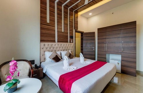Dhule Hotel | Hotel Chandradeep Regency