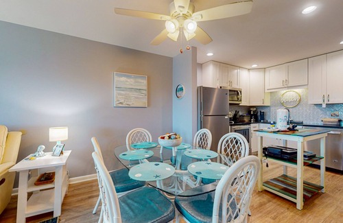Fort Morgan Condo | Hotel condo features beach access, shared pool - near town