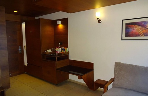 Navarangpura Gam Hotel | Hotel Cosmopolitan Ahmedabad