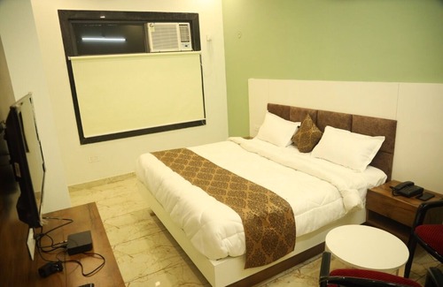 Kota Hotel | Hotel Crown Royal