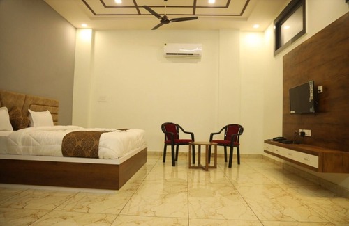 Kota Hotel | Hotel Crown Royal