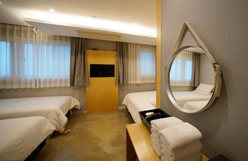 Ikseon-dong Hanok Village Hotel | Hotel DADA Insadong