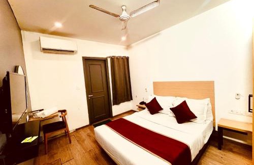 Pitampura Hotel | Hotel Dakshini Pitampura with Swimming Pool