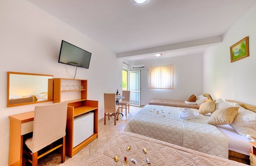 Canj Hotel | Hotel Dana