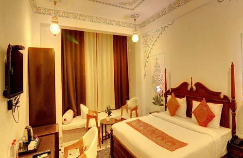 Lake Swaroop Sagar Hotel | Hotel Darbargarh, Udaipur