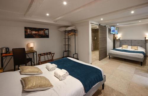 Poncin Hotel | Hotel De La Croisée