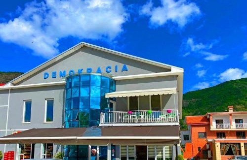 Sakës Hotel | Hotel Demokracia