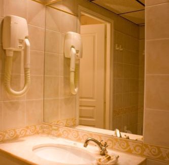 Hotel de Ville - Quinconces Hotel | Hotel des 4 Soeurs