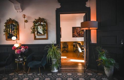 Domarin Hotel | HOTEL DES DAUPHINS