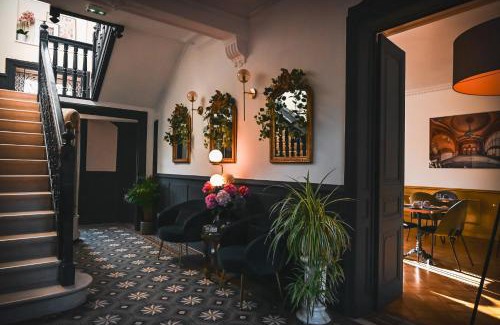 Domarin Hotel | HOTEL DES DAUPHINS