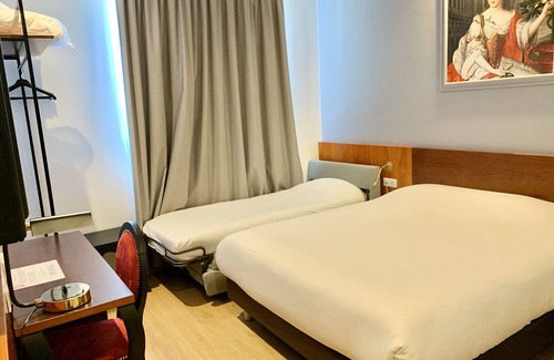 Notre-Dame Hotel | Hotel Des Lys