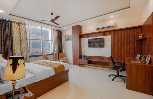 Zirakpur Hotel | Hotel Devine