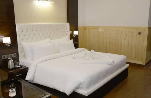 Shimla Hotel | Hotel Dhroov By Mystical Views