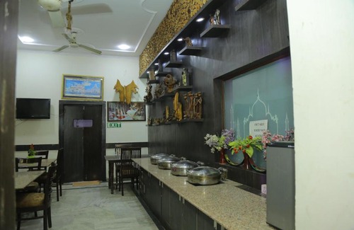 Taj Ganj Hotel | Hotel Dolphin
