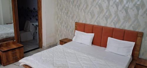 Jhusi Hotel | Hotel DR Inn