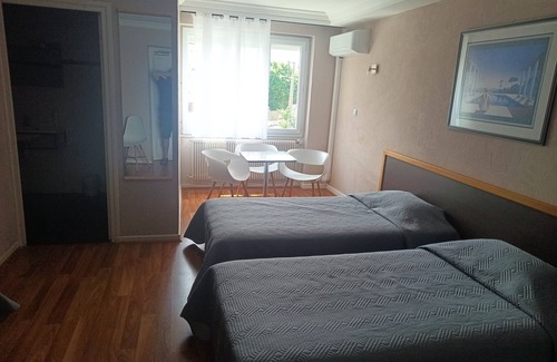 Sathonay-Camp Hotel | Hotel du Val de Saône