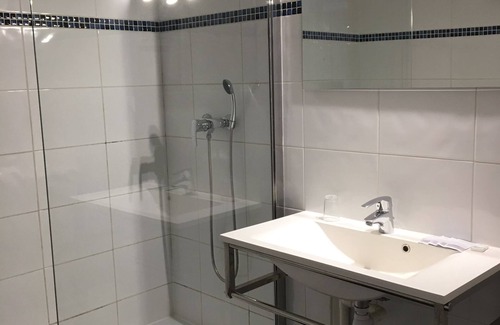 Sathonay-Camp Hotel | Hotel du Val de Saône