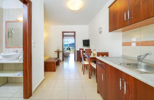 Chrisi Ammoudia Apartment | Hotel Emerald and Suites